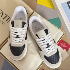 VALENTINO 25S GARAVANI FREEDOTS SNEAKERS IN BEIGE SUEDE AND BLACK LAMBSKIN