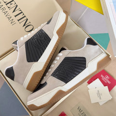 VALENTINO 25S GARAVANI FREEDOTS SNEAKERS IN BEIGE SUEDE AND BLACK LAMBSKIN