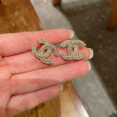 STUD EARRINGS IN GOLD METAL FULLY WHITE DIAMOND