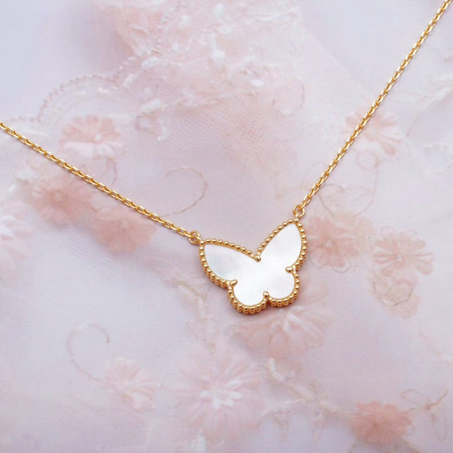 LUCKY BUTTERFLY PEDANT NECKLACE GOLD MOP