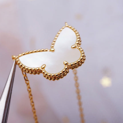 LUCKY BUTTERFLY PEDANT NECKLACE GOLD MOP