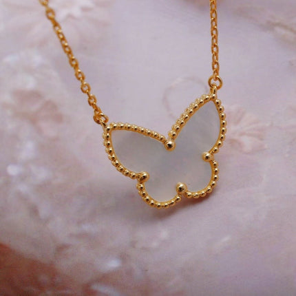 LUCKY BUTTERFLY PEDANT NECKLACE GOLD MOP