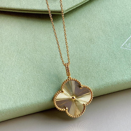 VINTAGE CLOVER PEDANT NECKLACE GOLD