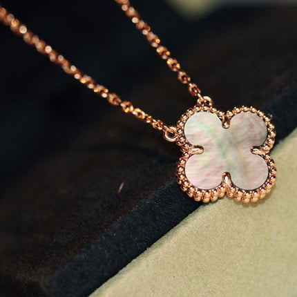 CLOVER MOP PINK GOLD NECKLACE