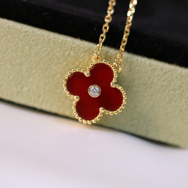 CLOVER NECKLACE GOLD DIAMOND CARNELIAN