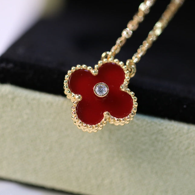 CLOVER NECKLACE GOLD DIAMOND CARNELIAN