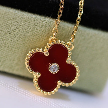 CLOVER NECKLACE GOLD DIAMOND CARNELIAN