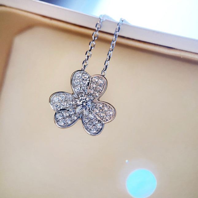 CLOVER DIAMOND NECKLACE SILVER