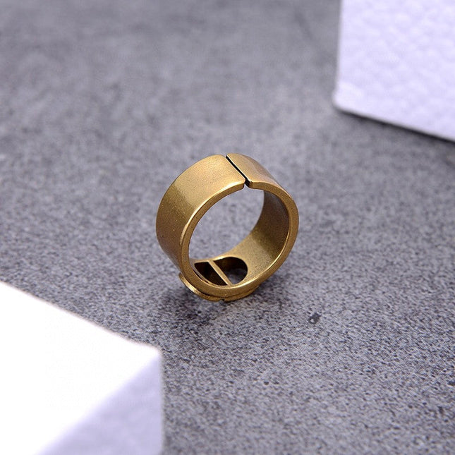 30 MONTAIGNE ANTIQUE GOLD RING