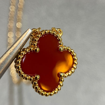 CLOVER PEDANT CARNELIAN NECKLACE