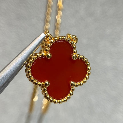 CLOVER PEDANT CARNELIAN NECKLACE