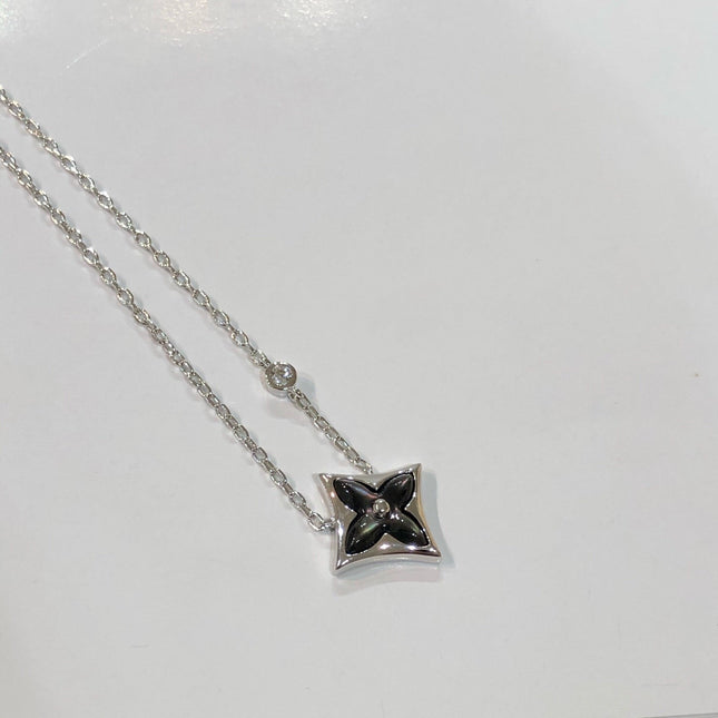 STAR BLACK MOP NECKLACE