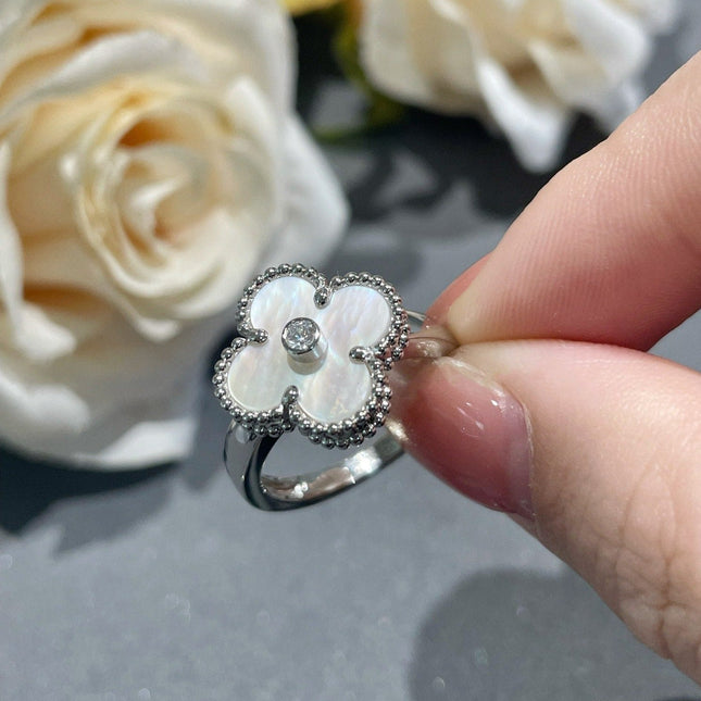 CLOVER WHITE RING GOLD DIAMOND