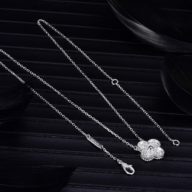 CLOVER SILVER DIAMOND NECKLACE