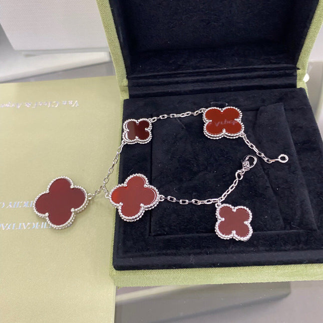 CLOVER 5 MOTIFS SIVLER CARNELIAN BRACELET