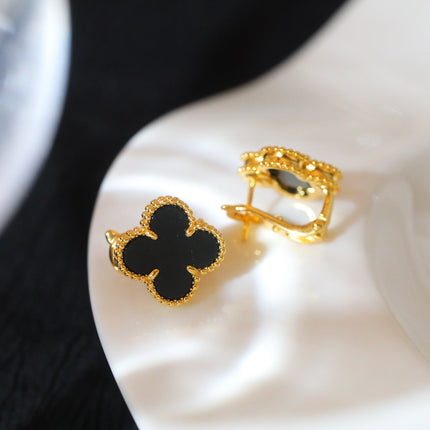 CLOVER MEDIUM GOLD ONYX STUD EARRINGS