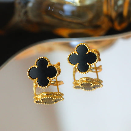 CLOVER MEDIUM GOLD ONYX STUD EARRINGS