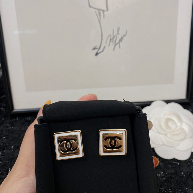 CC SQUARE GOLD BLACK STUD EARRINGS