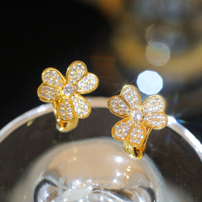 FRIVOLE FLOWER DIAMOND EARRINGS