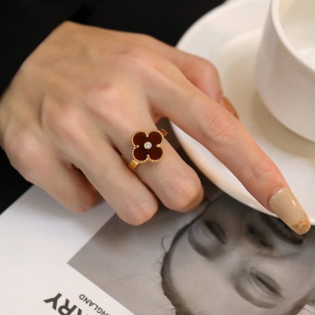 CLOVER CARNELIAN RING PINK GOLD DIAMOND