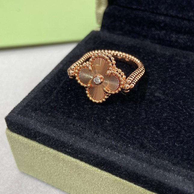 CLOVER RIVERSIBLE PINK GOLD RING