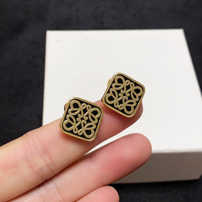 ANAGRAM GOLD STUD SQUARE EARRINGS