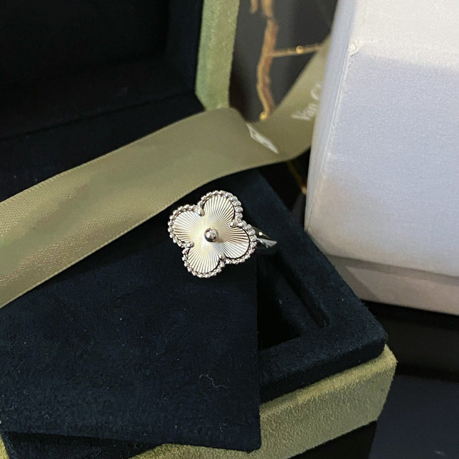 CLOVER SILVER RING