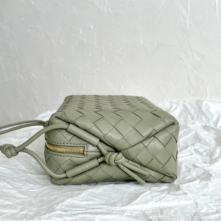 BV LOOP SMALL 23CM KHAKI CALFSKIN