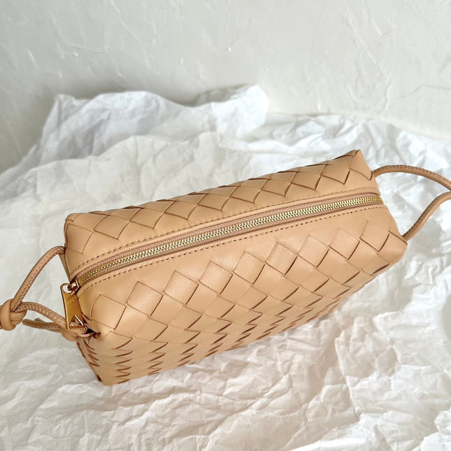 BV LOOP SMALL 23CM BEIGE CALFSKIN