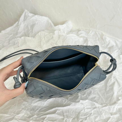 BV LOOP SMALL 23CM GREY CALFSKIN