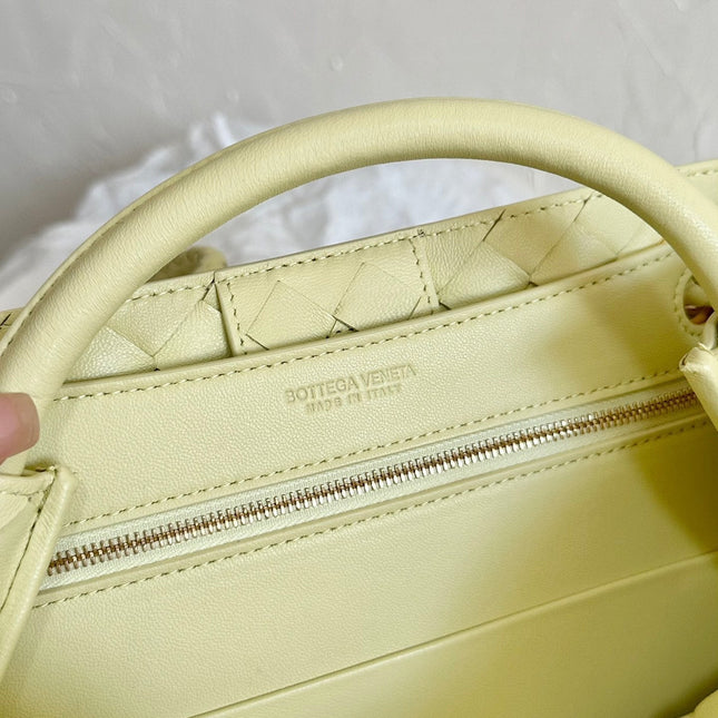 BV SMALL ANDIAMO 25CM LIGHT YELLOW LAMBSKIN