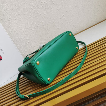 MEDIUM GALLERIA 28 GREEN SAFFIANO LEATHER