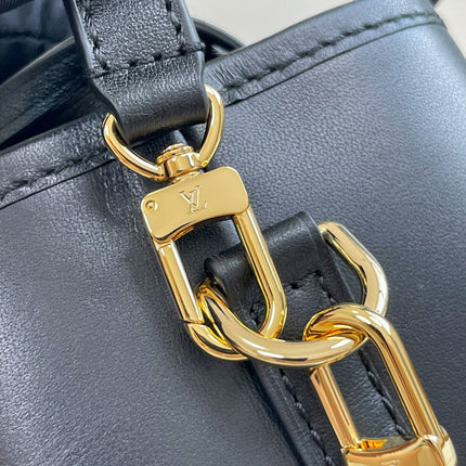 NOE PURSE 11.5 NANO CHARM BLACK CALFSKIN