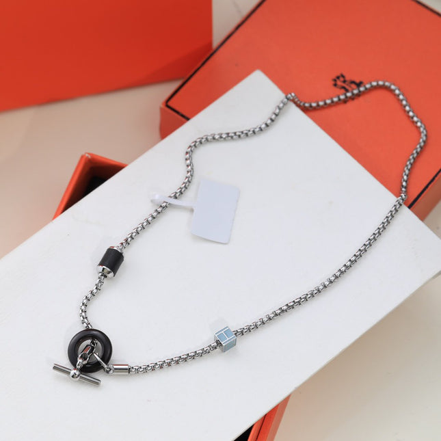 HM BLACK CIRCLE SILVER NECKLACE