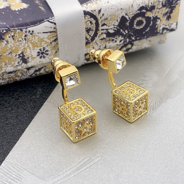 D-STAR GOLD DIAMOND EARRINGS