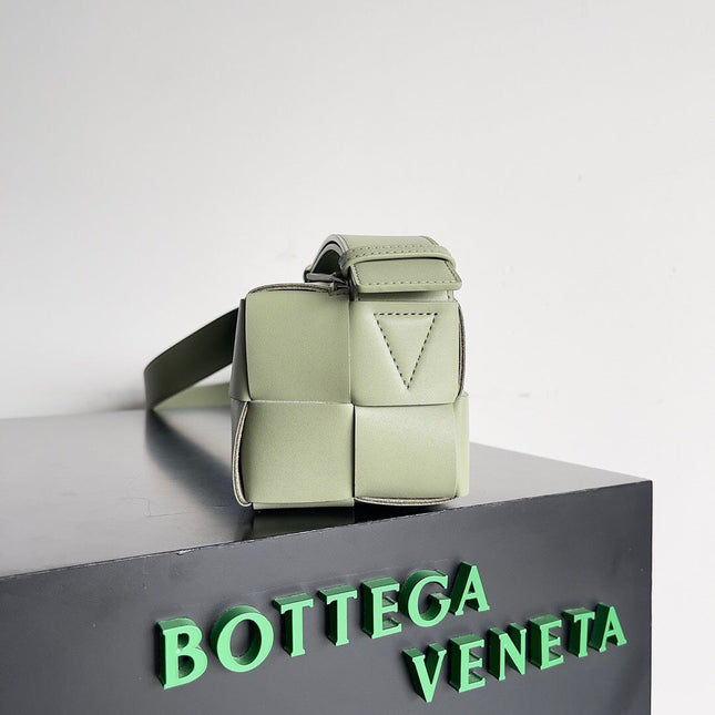 BV SMALL BRICK 24CM LIGHT GREEN LAMBSKIN