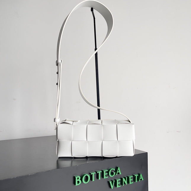 BV SMALL BRICK 24CM WHITE LAMBSKIN