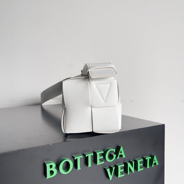 BV SMALL BRICK 24CM WHITE LAMBSKIN