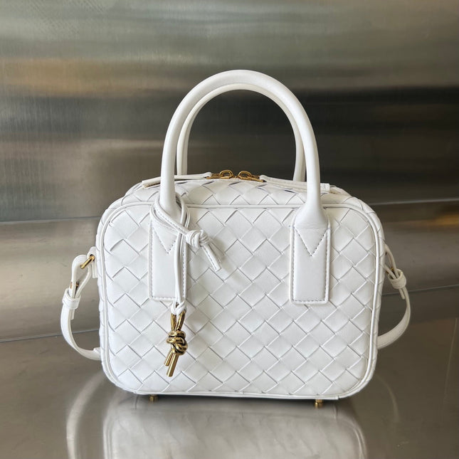 BV GETAWAY SMALL 23CM WHITE LAMBSKIN