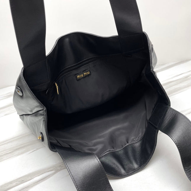 MIU 39 BLACK LEATHER HOBO BAG