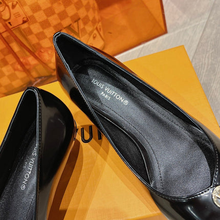 LV SINGLE LOW HEEL PUMP BLACK