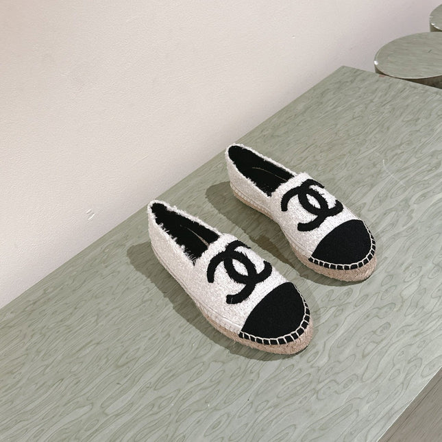 ESPADRILLES LOAFERS IN WHITE TWEED WITH BLACK LOGO