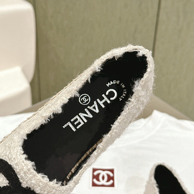 ESPADRILLES LOAFERS IN WHITE TWEED WITH BLACK LOGO