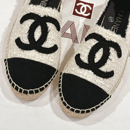 ESPADRILLES LOAFERS IN WHITE TWEED WITH BLACK LOGO