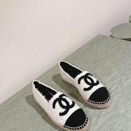 ESPADRILLES LOAFERS IN WHITE TWEED WITH BLACK LOGO