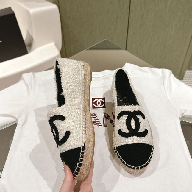 ESPADRILLES LOAFERS IN WHITE TWEED WITH BLACK LOGO