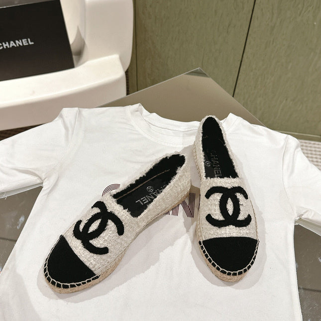 ESPADRILLES LOAFERS IN WHITE TWEED WITH BLACK LOGO