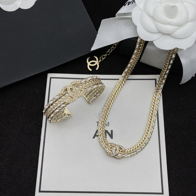 DOUBLE C WHITE STRING NECKLACE GOLD DIAMOND