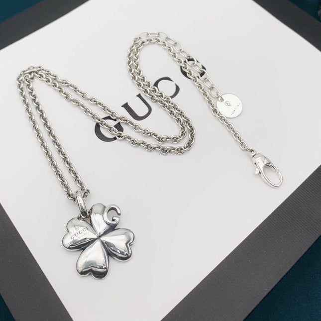 GG SILVER CLOVER NECKLACE