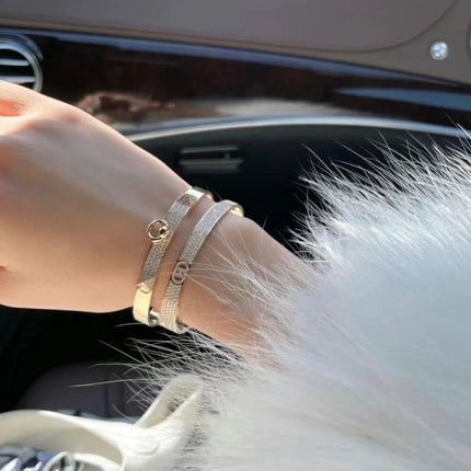 HM NEW LUXURY FULL DIAMOND PIG NOSE BRACELET